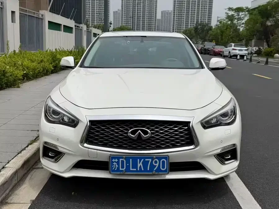 Infiniti Q50L