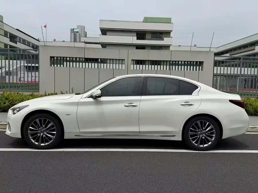 Infiniti Q50L