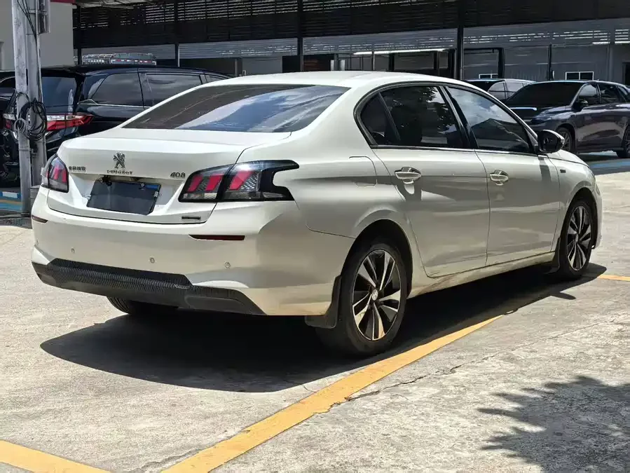Peugeot 408
