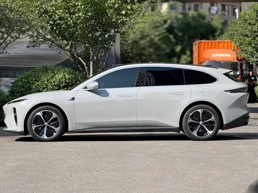 NIO ET5T