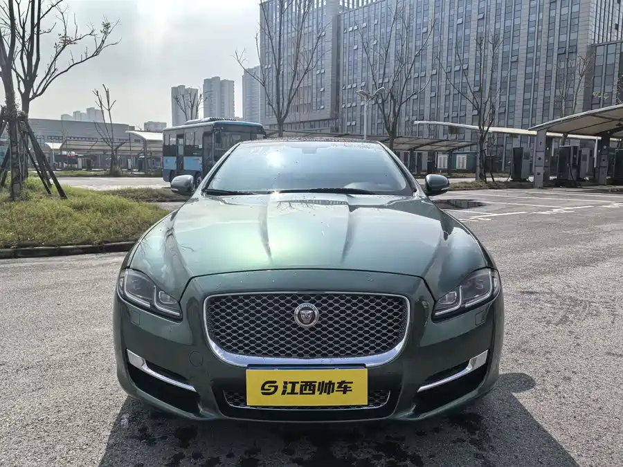 Jaguar XJ