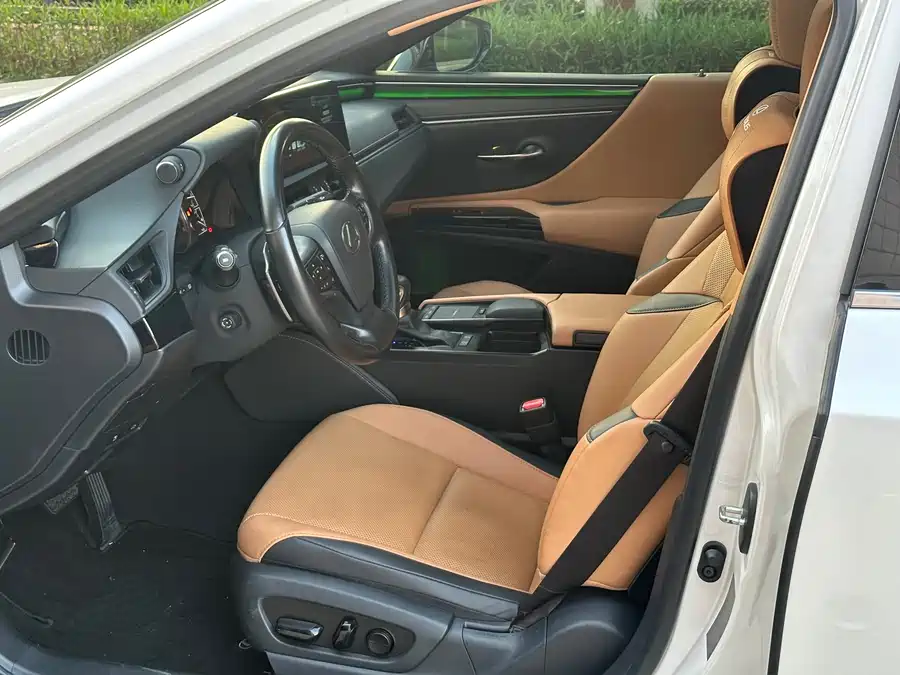 Lexus ES