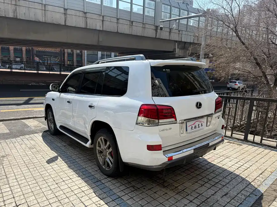 Lexus LX