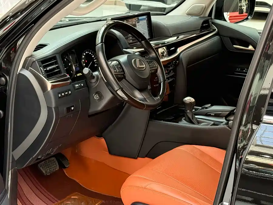 Lexus LX