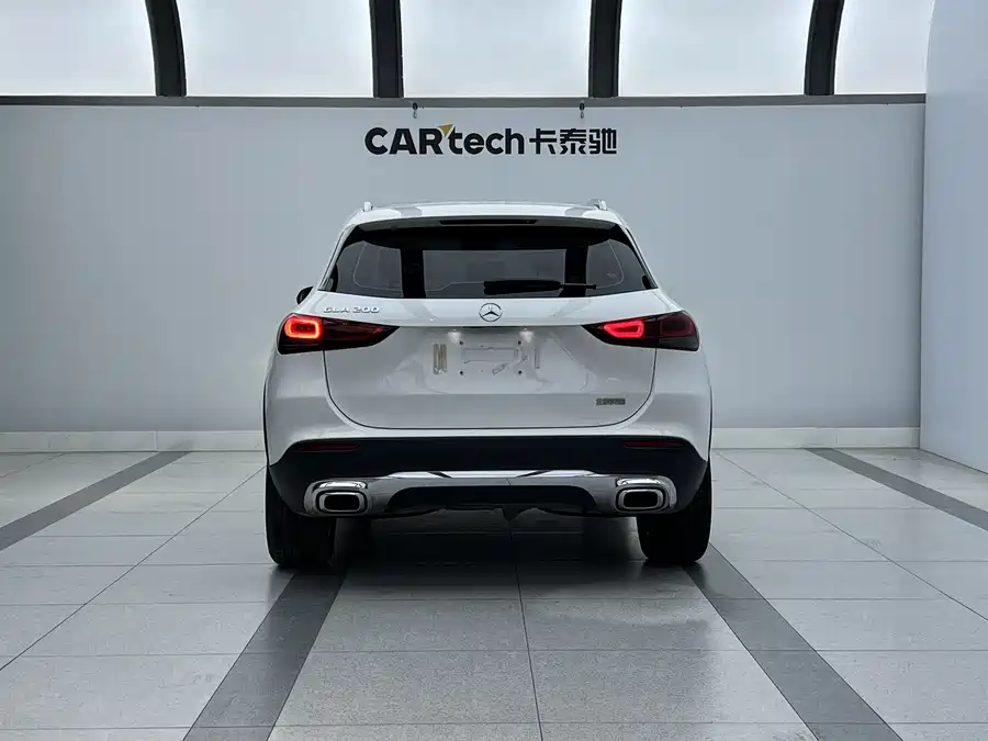 Mercedes Benz GLA