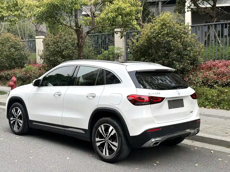 Mercedes Benz GLA