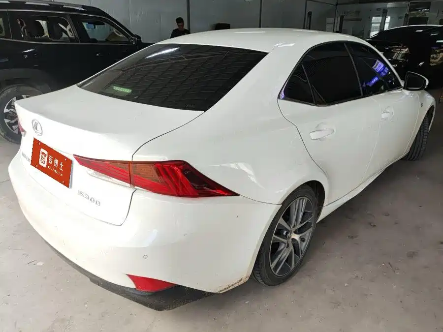 Lexus IS