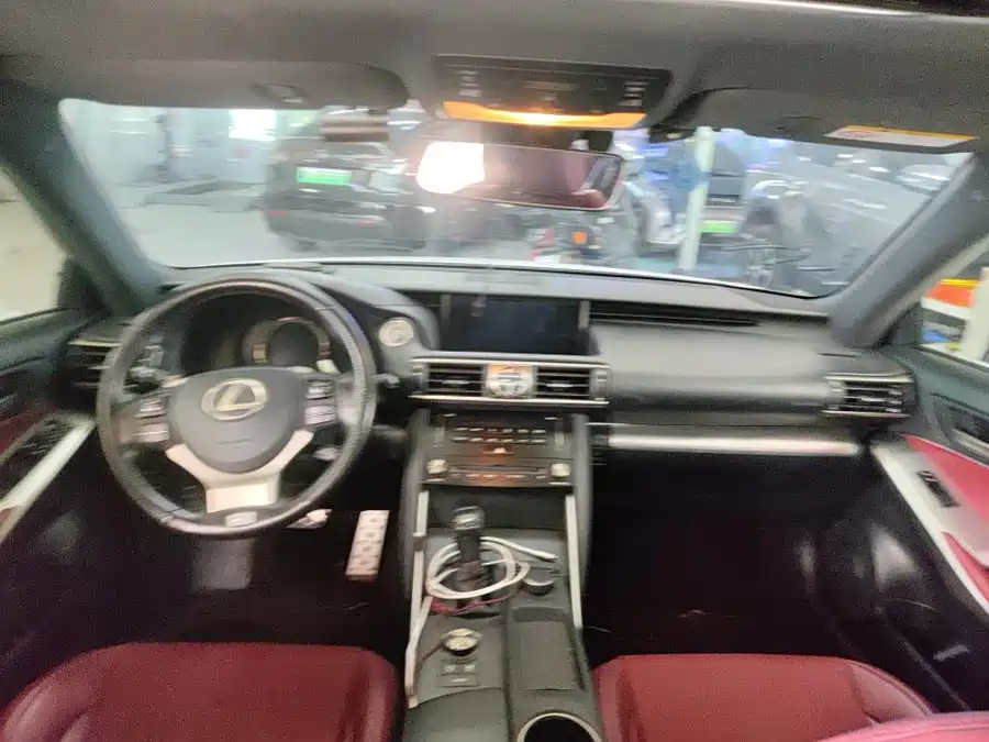 Lexus IS