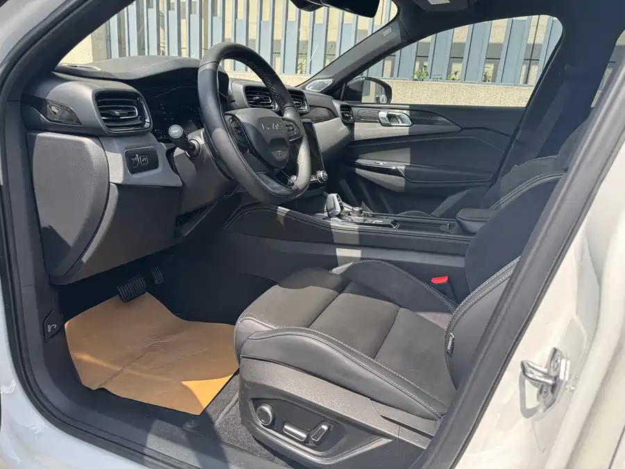 Lynk & Co 02 Hatchback