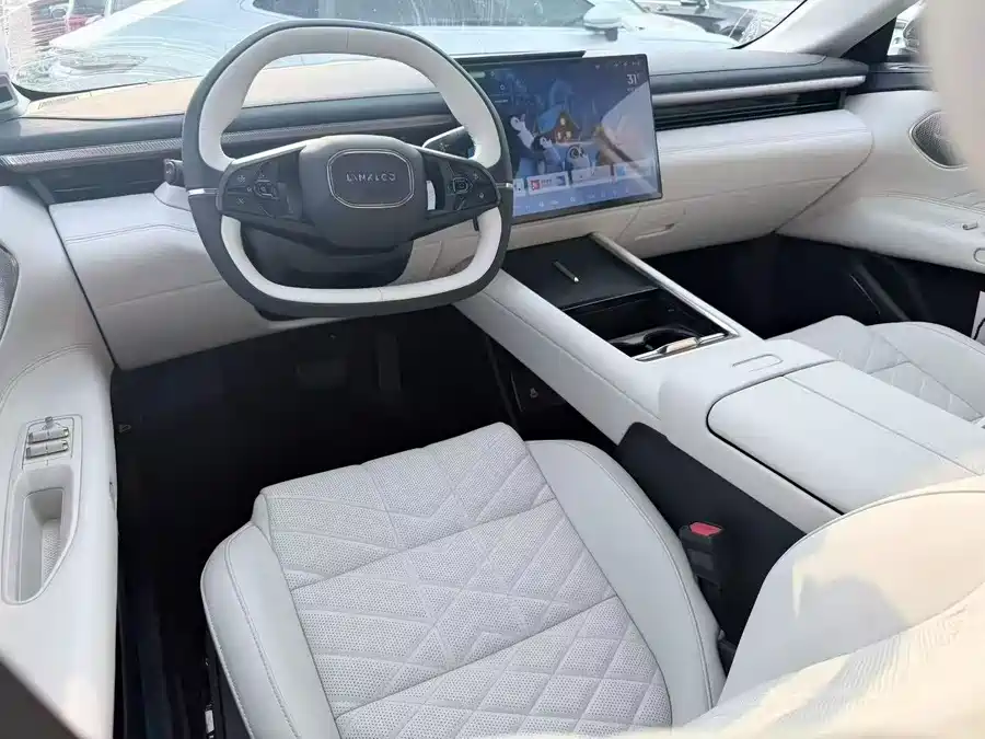 Lynk & Co 10