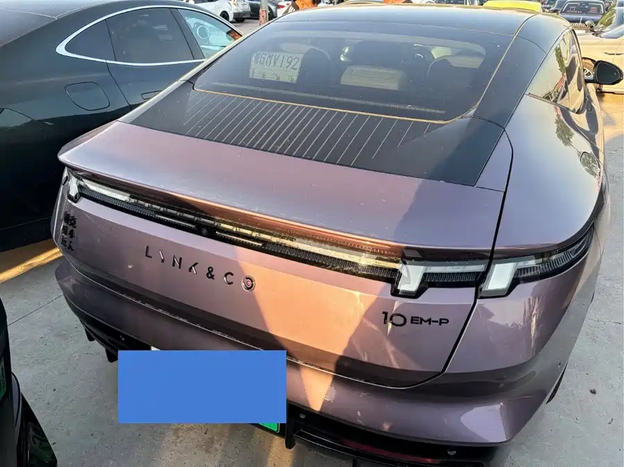 Lynk & Co 10