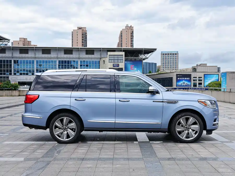 Lincoln Navigator