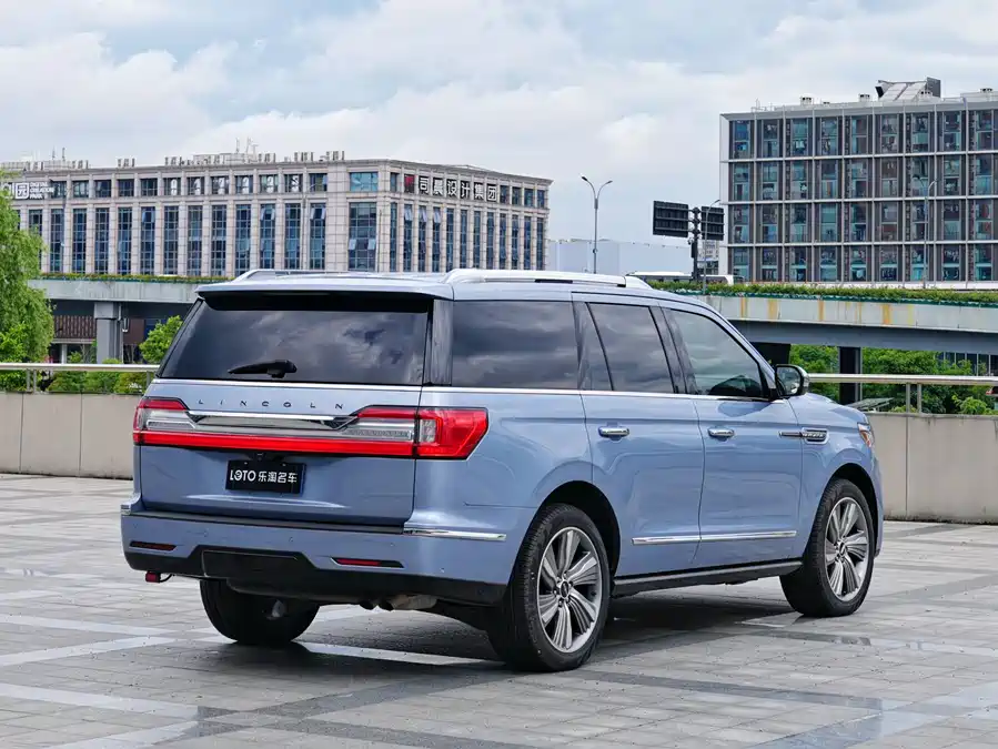 Lincoln Navigator
