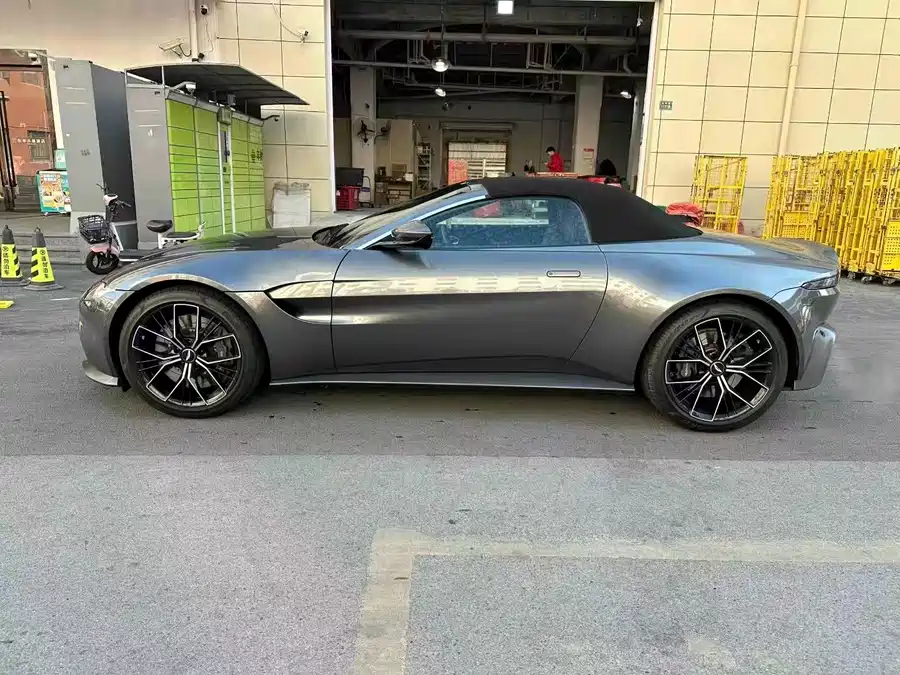 Aston Martin V8 Vantage