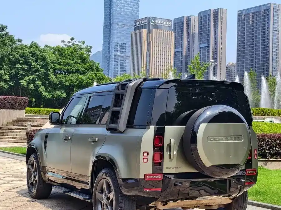 Land Rover guard