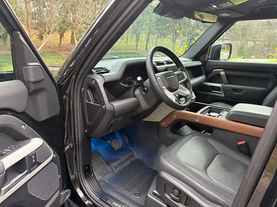 Land Rover guard