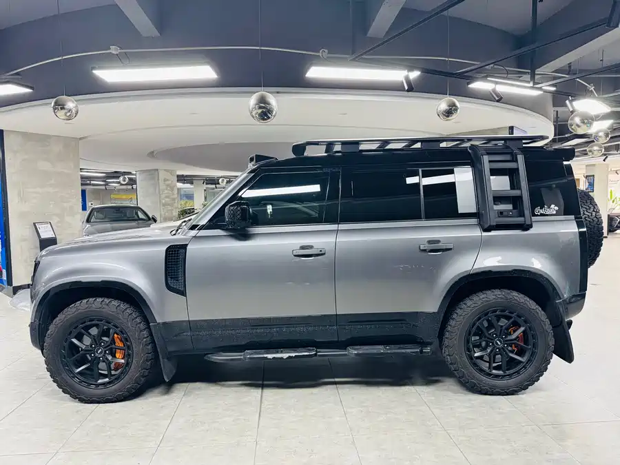 Land Rover guard