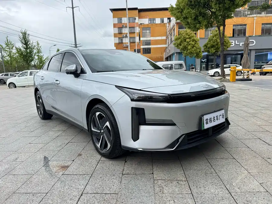 Geely Galaxy L6
