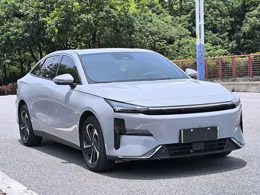 Geely Galaxy L6