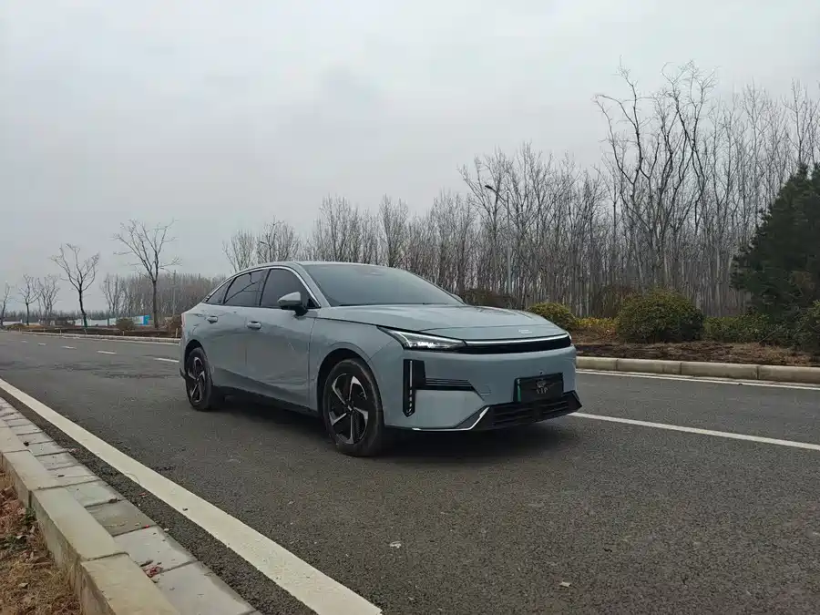 Geely Galaxy L6