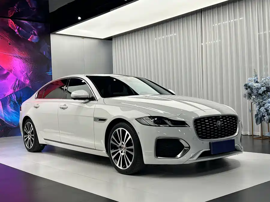 Jaguar XFL