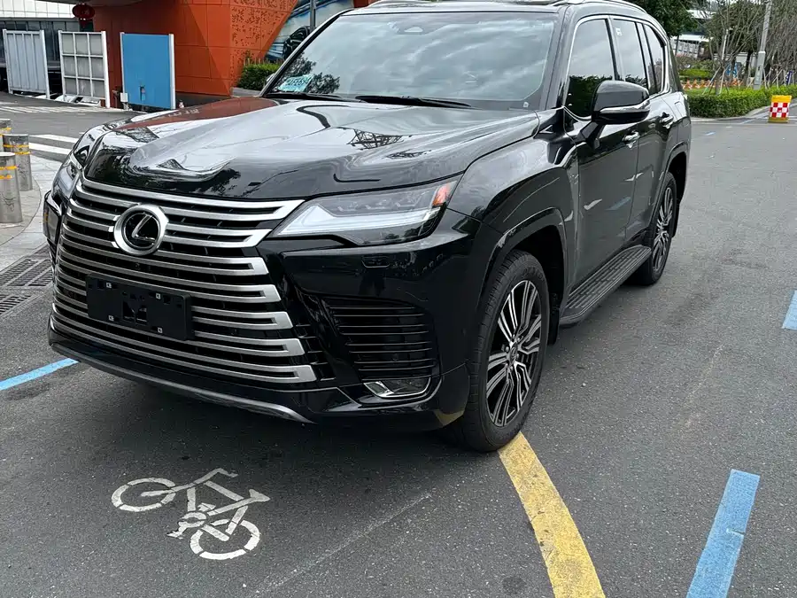 Lexus LX