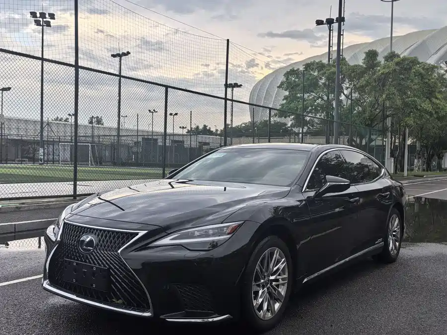 Lexus LS