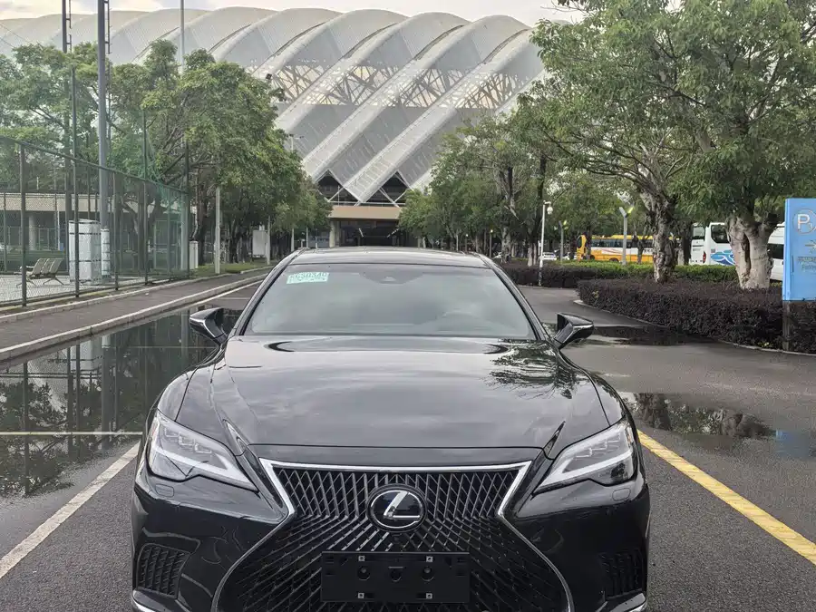 Lexus LS