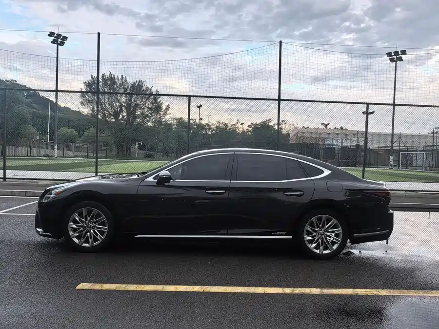 Lexus LS