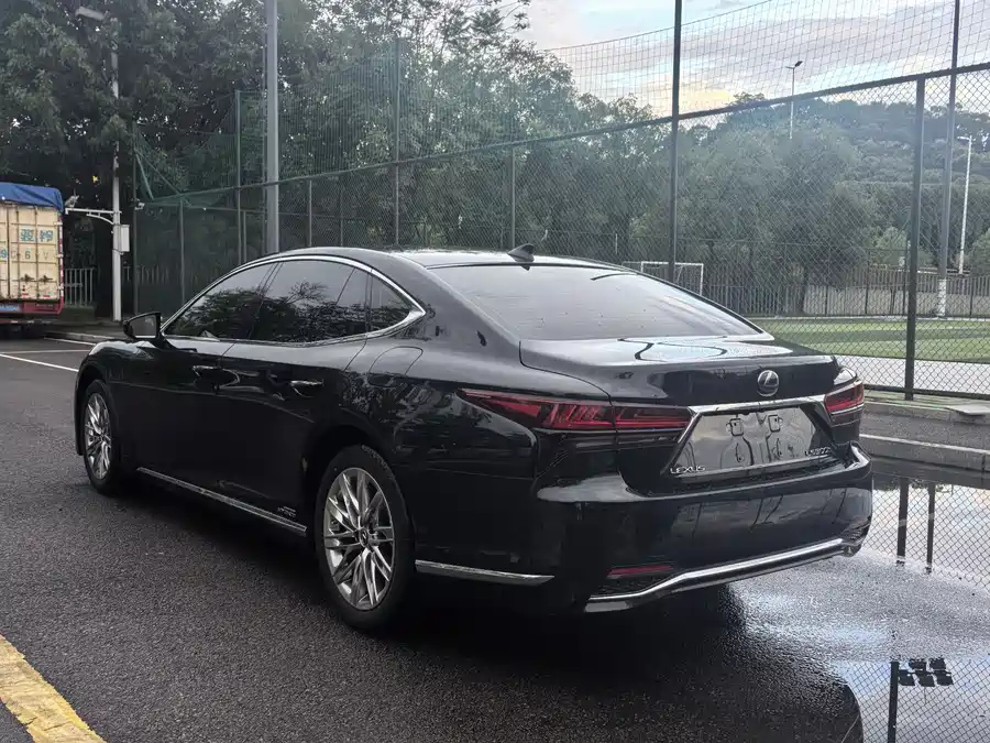 Lexus LS