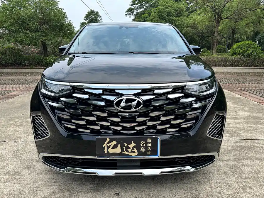 Hyundai Custo
