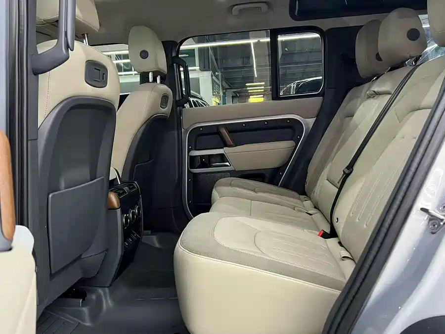Land Rover guard