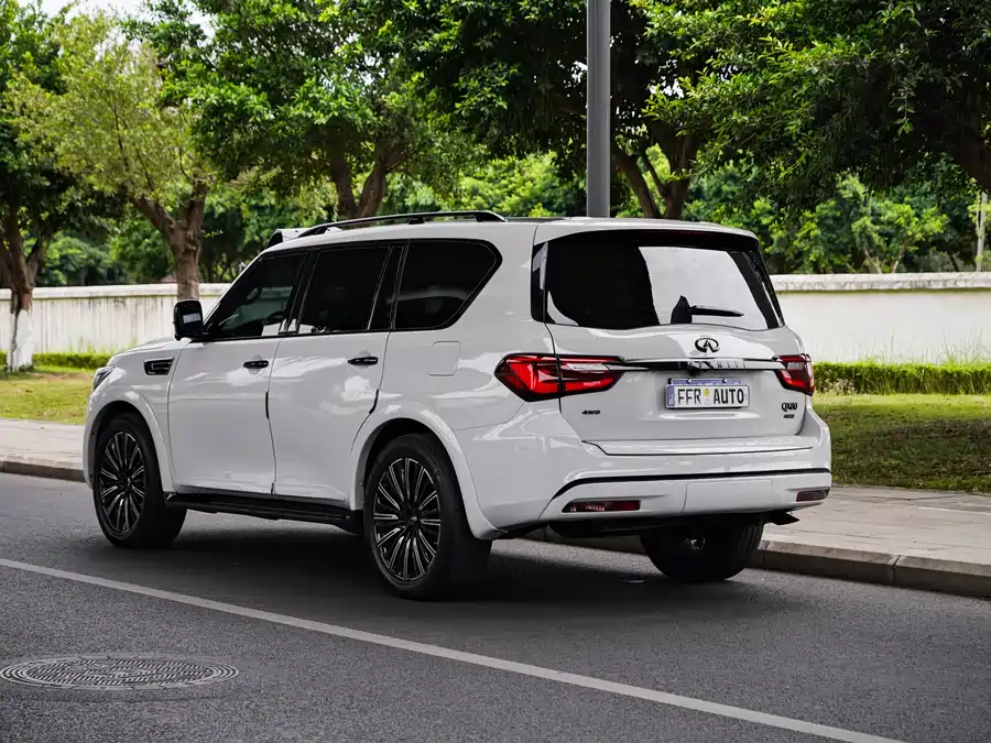 Infiniti QX80