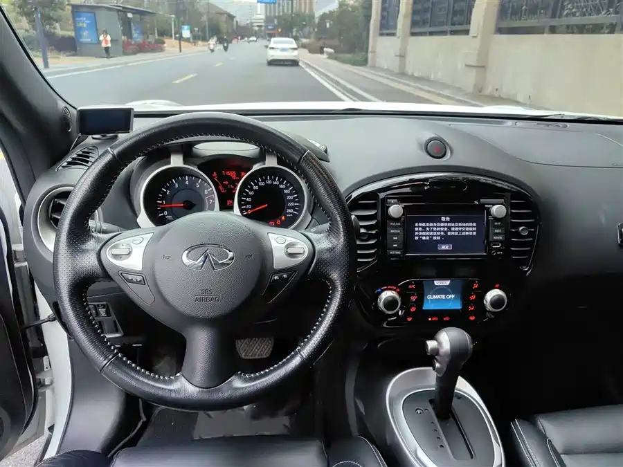 Infiniti ESQ