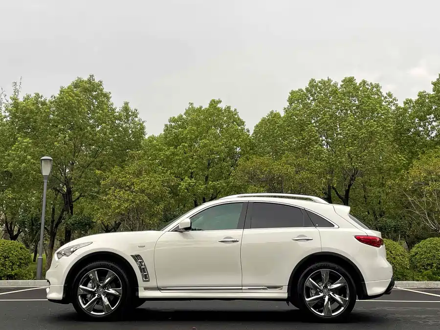 Infiniti FX