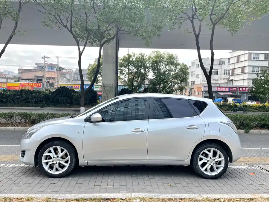 Nissan Tiida