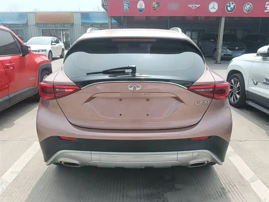 Infiniti QX30
