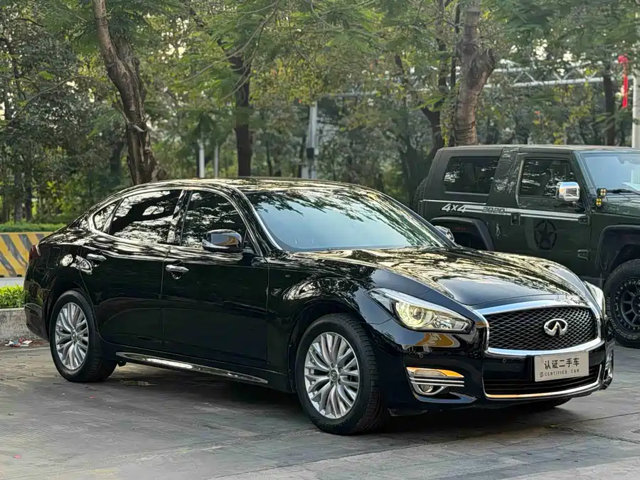 Infiniti Q70