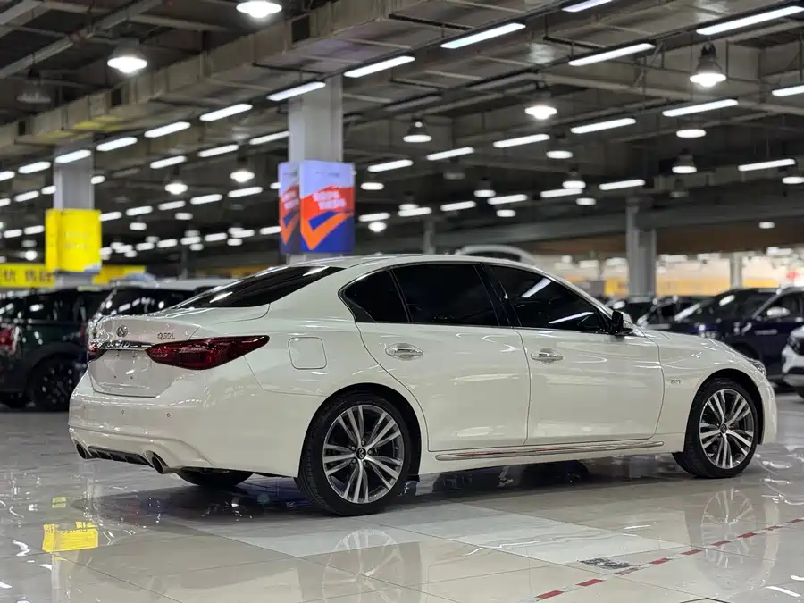 Infiniti Q50L