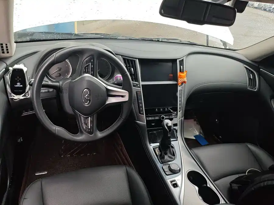Infiniti Q50L