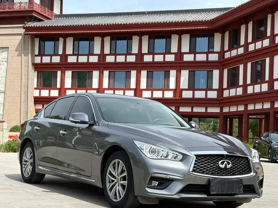 Infiniti Q50L