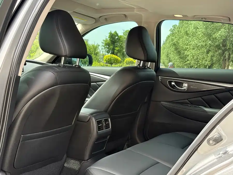 Infiniti Q50L