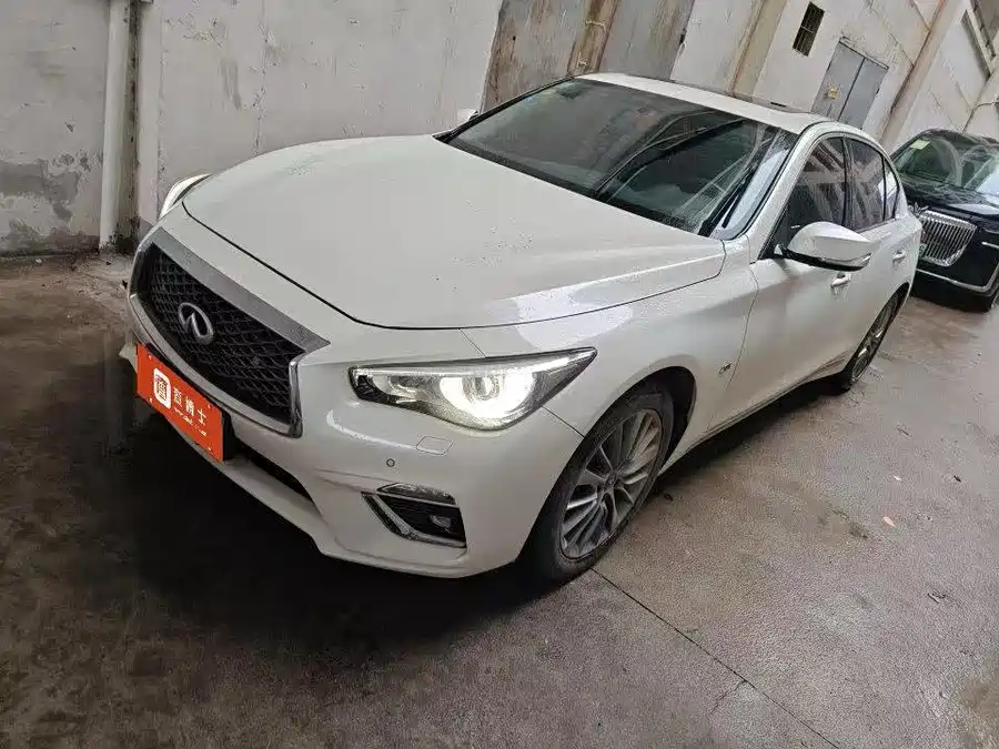 Infiniti Q50L