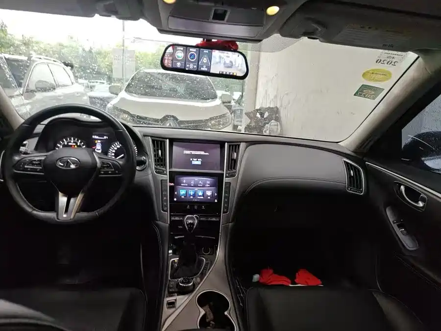 Infiniti Q50L