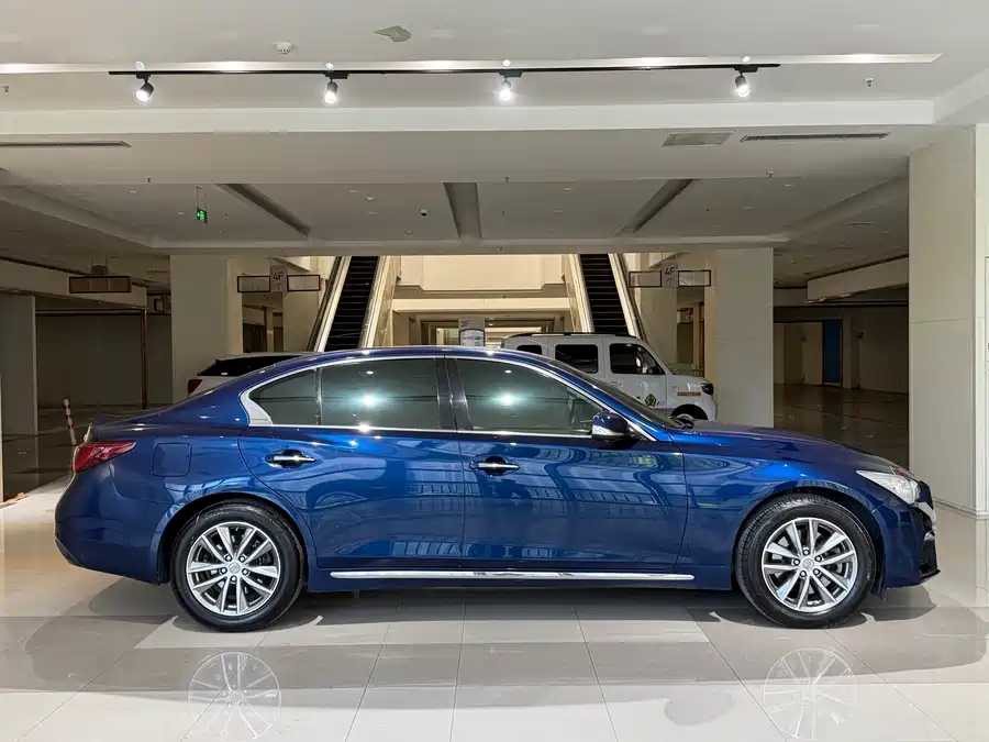 Infiniti Q50L