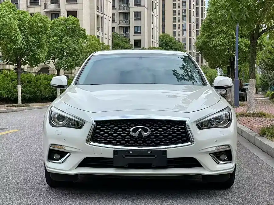 Infiniti Q50L