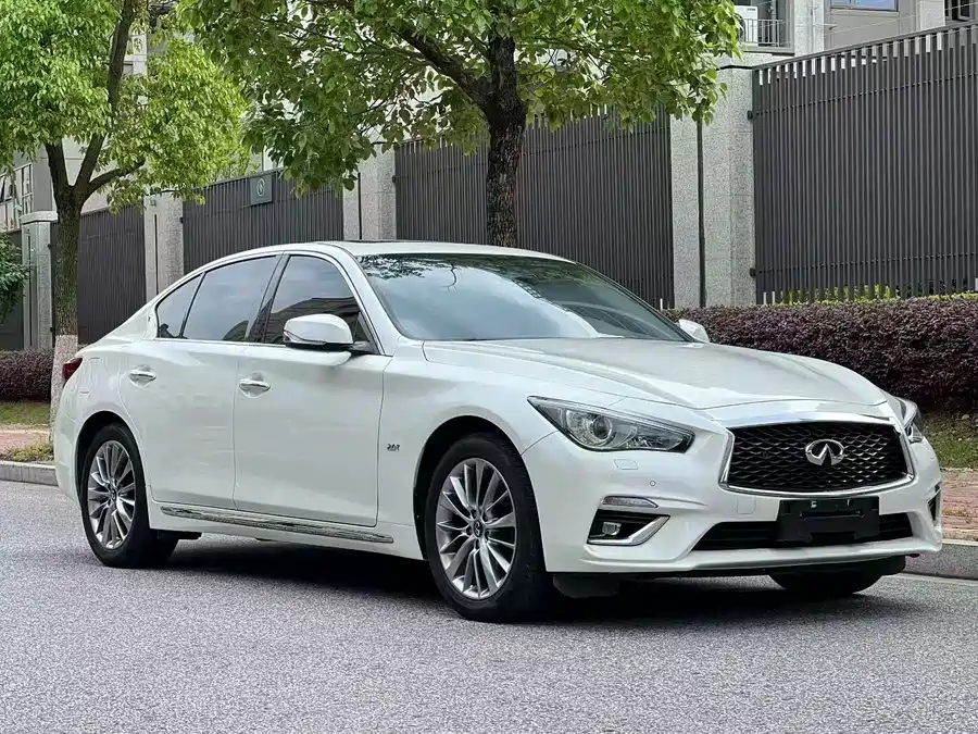 Infiniti Q50L