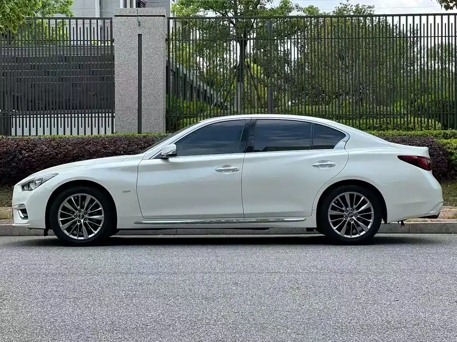 Infiniti Q50L