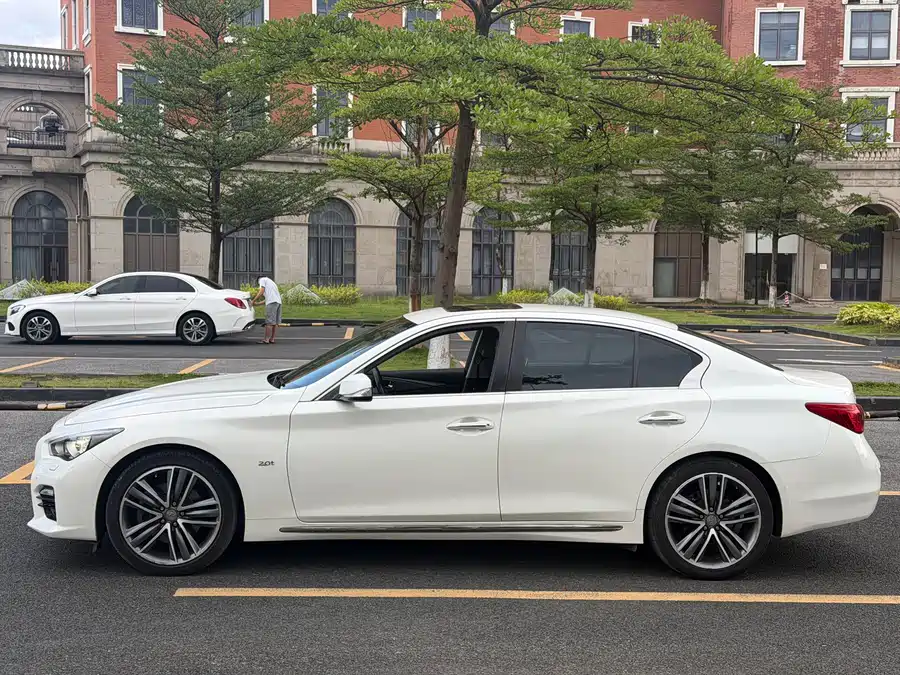 Infiniti Q50L