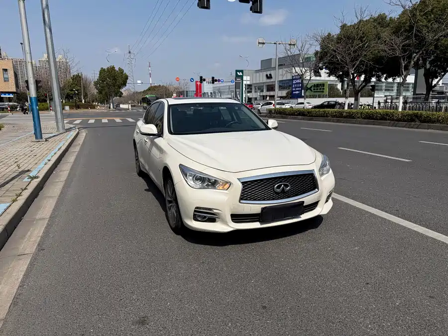 Infiniti Q50L